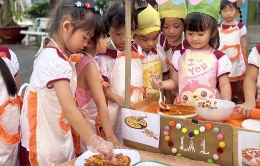 Hoạt động trải nghiệm Bé làm bánh Pizza năm 2023