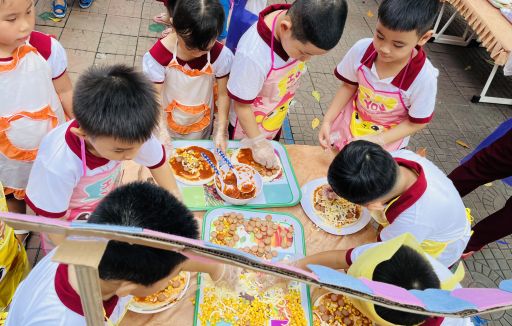 Hoạt động trải nghiệm Bé làm bánh Pizza năm 2023