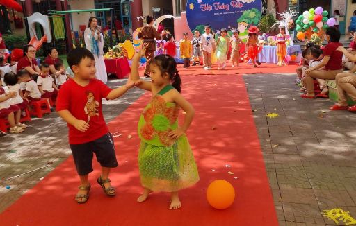 Bé vui hội trăng rằm năm 2023