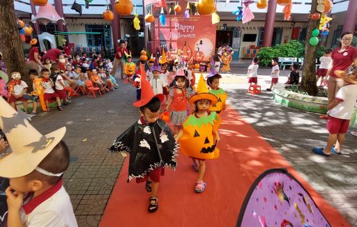 Lễ hội Halloween của các bé trường MN Ngô Thời Nhiệm sáng nay