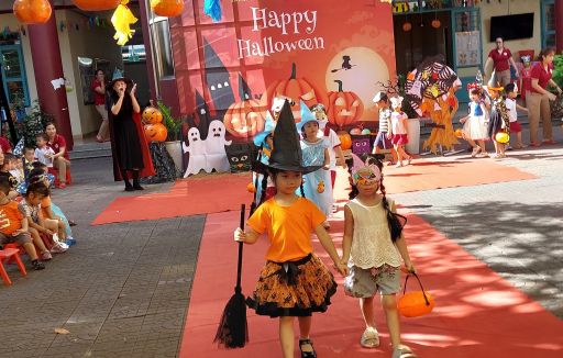Lễ hội Halloween của các bé trường MN Ngô Thời Nhiệm sáng nay