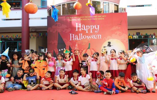 Lễ hội Halloween của các bé trường MN Ngô Thời Nhiệm sáng nay
