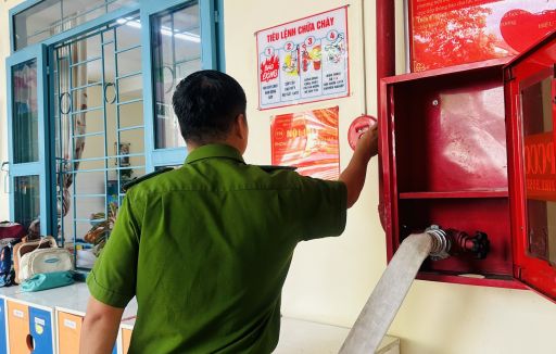 Phòng Cảnh sát PCCC, công an TP Thủ Đức về kiểm tra công tác PCCC của trường năm học 2023 - 2024