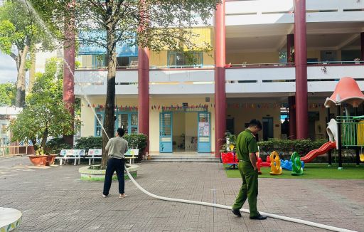 Phòng Cảnh sát PCCC, công an TP Thủ Đức về kiểm tra công tác PCCC của trường năm học 2023 - 2024