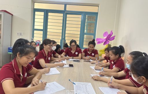 Dự giờ trao đổi kinh nghiệm về việc tổ chức giờ ăn cho trẻ ngày 15/11/2023