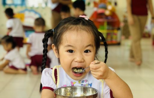 Dự giờ trao đổi kinh nghiệm về việc tổ chức giờ ăn cho trẻ ngày 15/11/2023