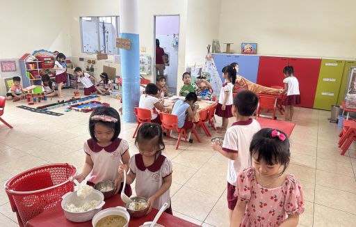 Dự giờ trao đổi kinh nghiệm về việc tổ chức giờ ăn cho trẻ ngày 15/11/2023